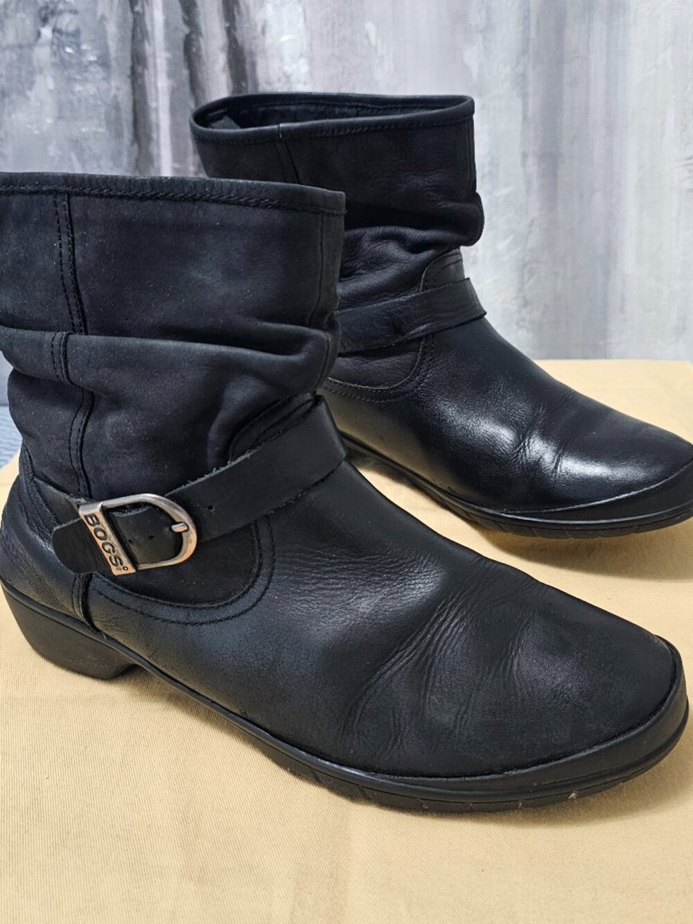 Bogs Cassie Low Black Leather Ankle Slip-on Boots Women's- Size 10 - Picture 2 of 7